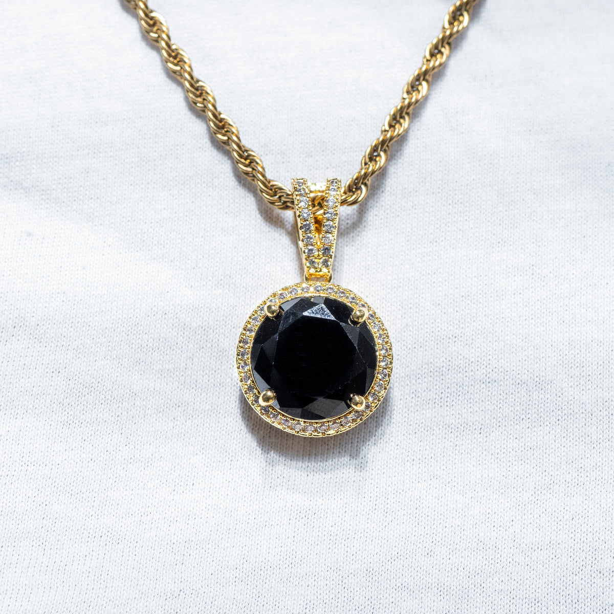 Mens Jewelry - Gold Iced Out VVS Circle Onyx Necklace | Appx. 17 Grams